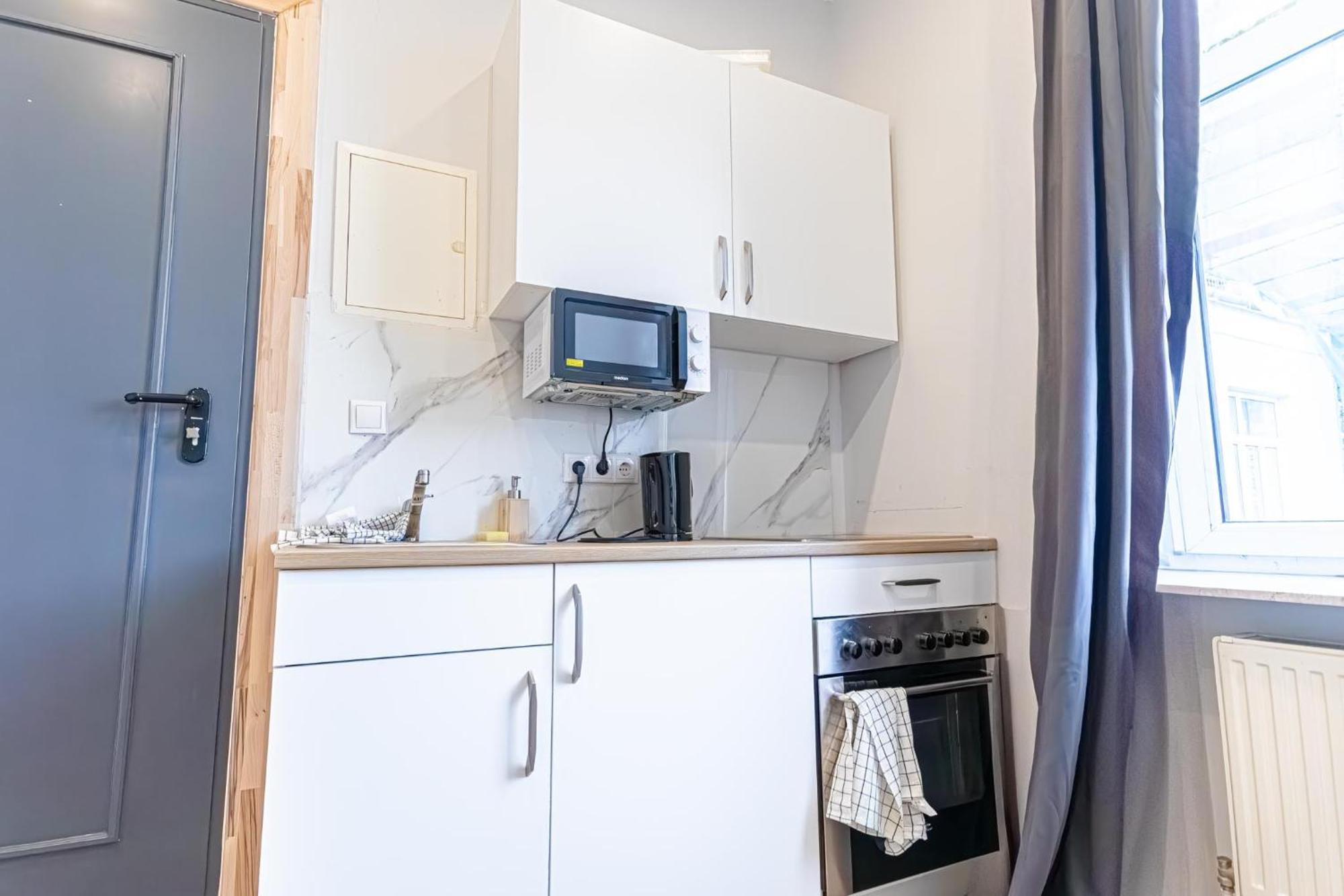Beautiful 2br Near Bahnhof Meidling Apartment Vienna