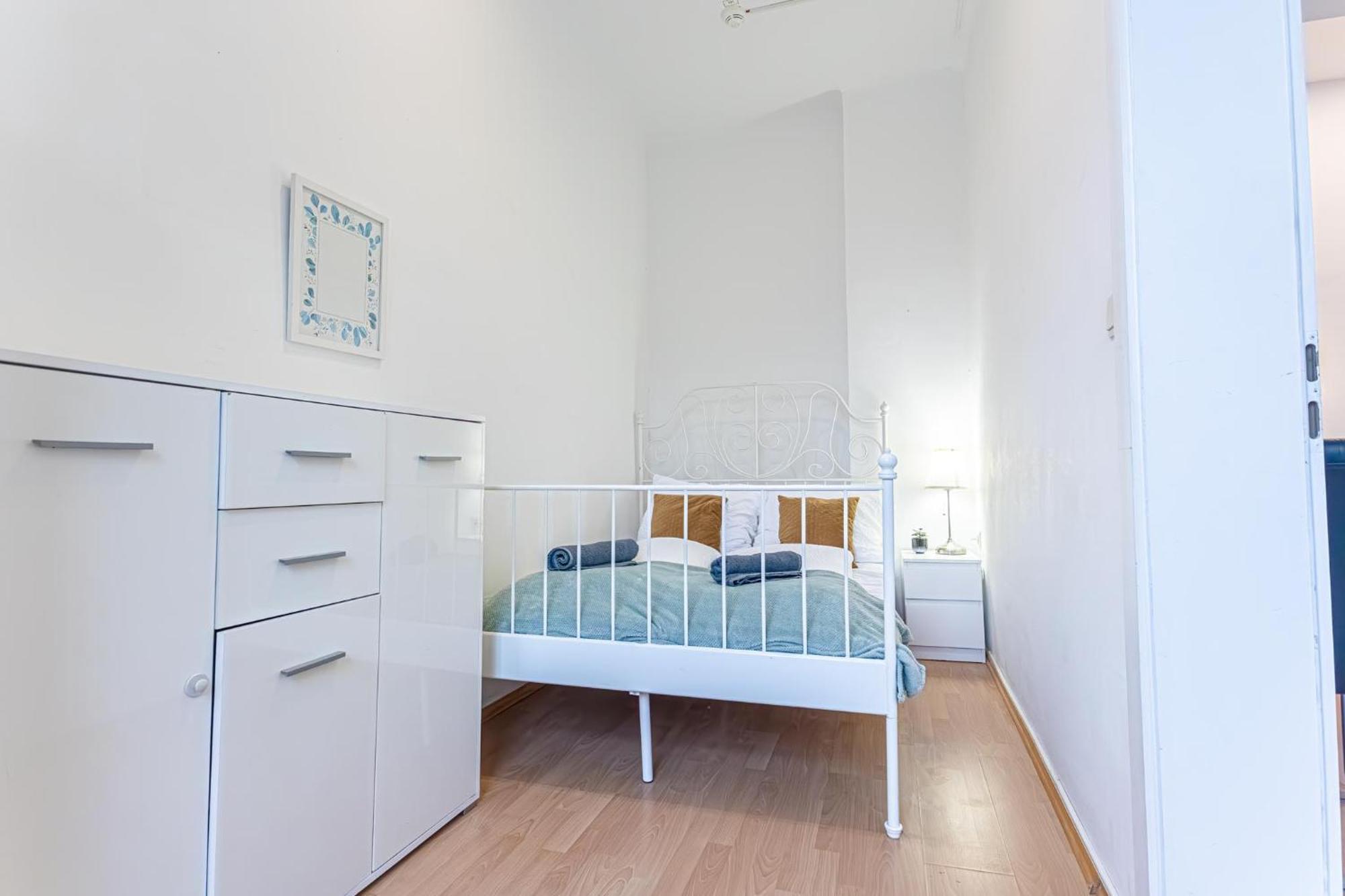 Beautiful 2br Near Bahnhof Meidling Apartment Vienna
